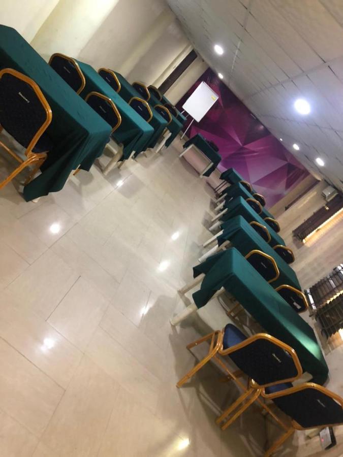 Presken Hotels Alade Avenue Ikeja Luaran gambar